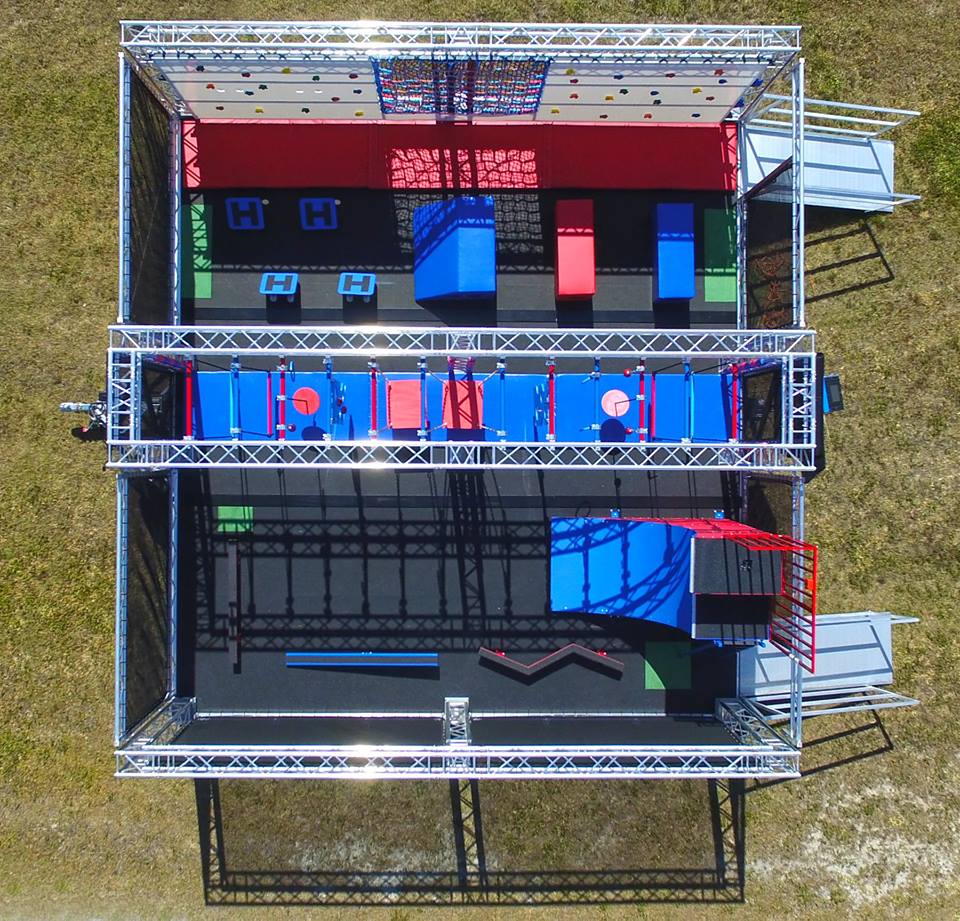 奇樂游樂是游樂設備實力廠家，美國 Galaxy Multi Rides是奇樂在美國做的忍者道拓展項目，是一個在戶外搭建起來的拓展項目，室內大人，青少年挑戰，游玩的項目。本忍者道拓展有攀巖墻，空中攀爬挑戰關卡都能多種拓展項目，是由奇樂優秀的設計師團隊設計出來的方案，忍者道拓展項目在國外是非常流行的一種項目之一，它是可以鍛煉游玩者的體能，需要有優秀的身體素質，也能鍛煉游玩者的身體。